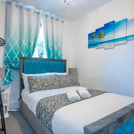 Homestay *rb9gh* For Your Relaxed & Cosy + Free Parking + Free Fast Wifi * *