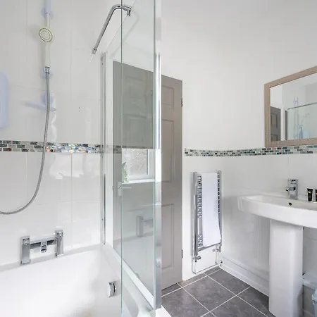 *rb9gh* For Your Relaxed & Cosy + Free Parking + Free Fast Wifi * Homestay Leeds (West Yorkshire)